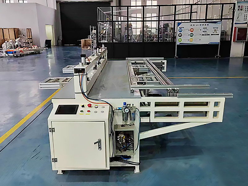 Panel cutting machine